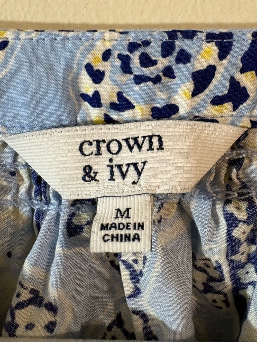 Crown & Ivy Peasant Top women’s medium split-neck smocked detailing
Blue Blouse - Picture 4 of 10